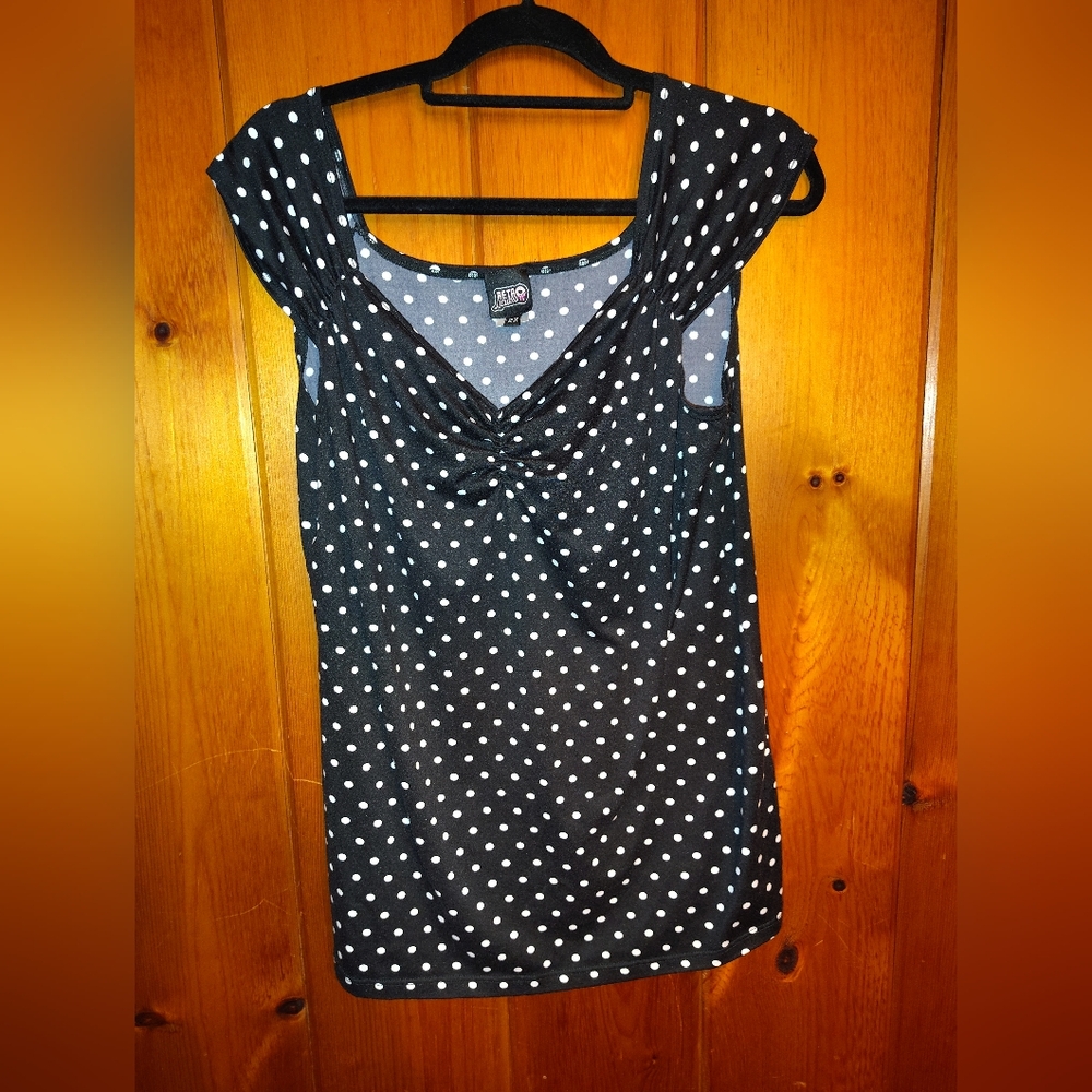 Shirred Retrolicious Black And White Polka Dot Top - Picture 3 of 6